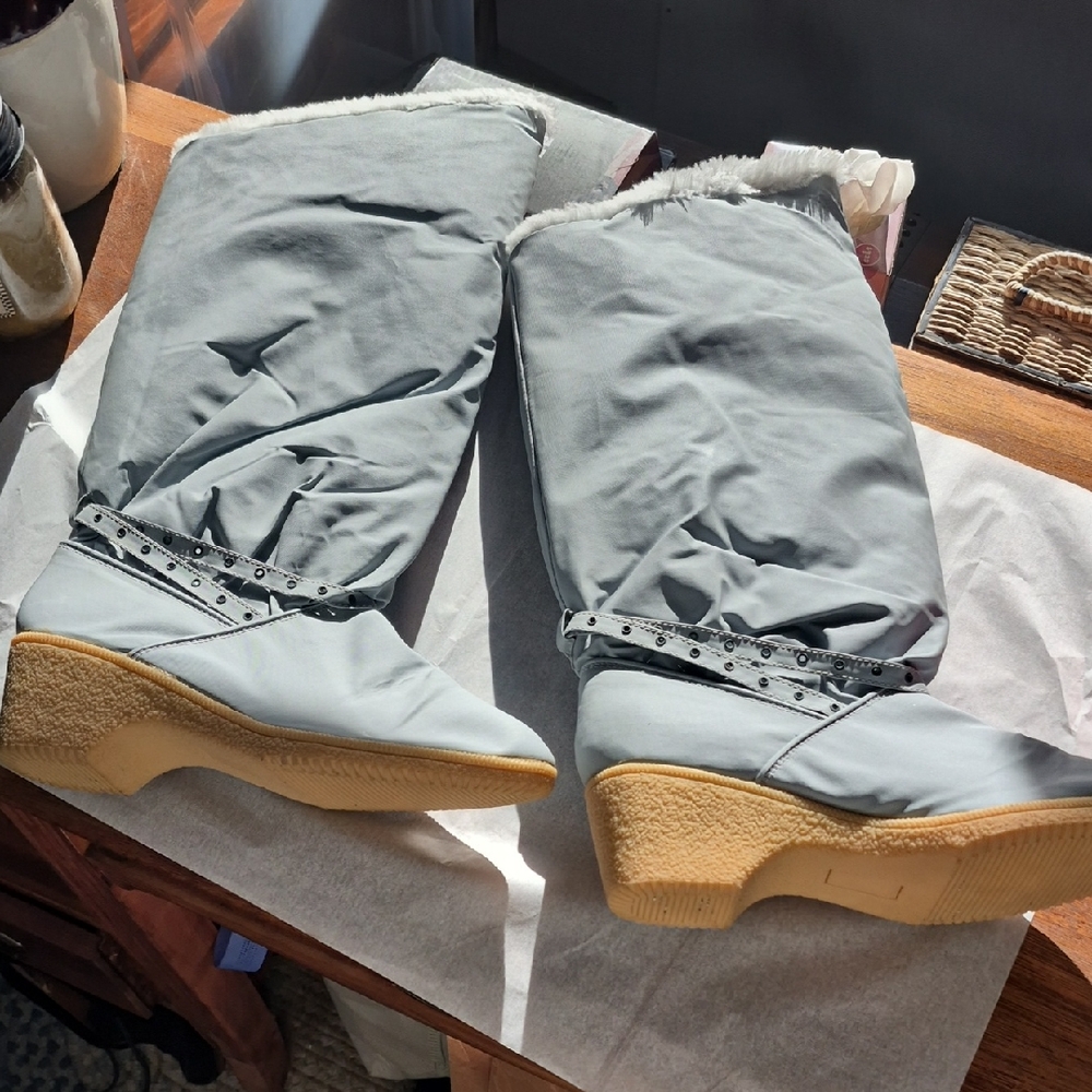 Stylish Gray Women's Boots